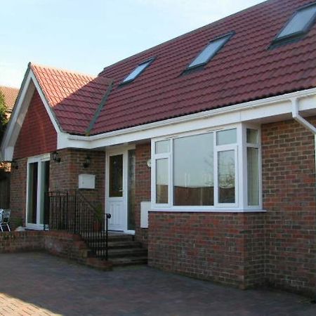 Bramley Cottage Sandown Exterior photo