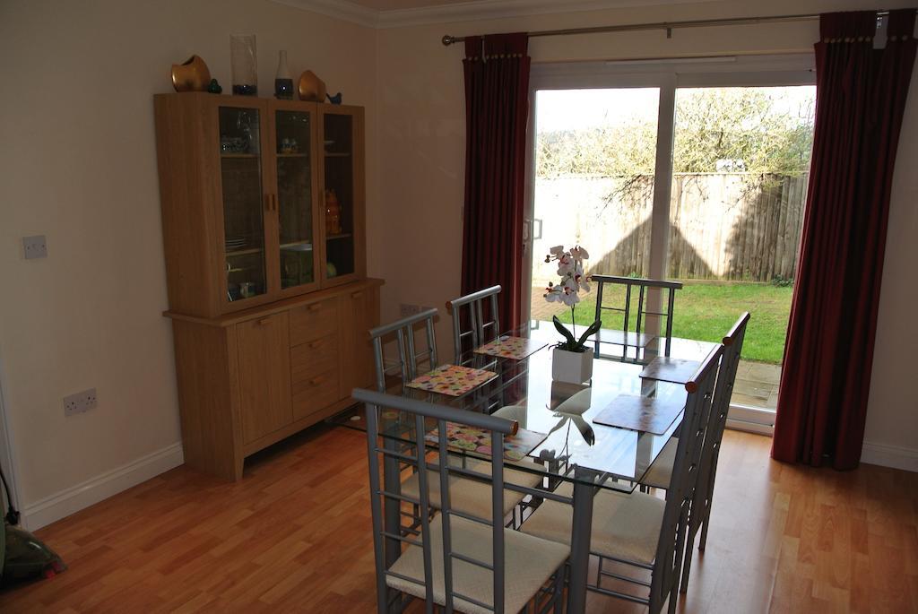 Bramley Cottage Sandown Room photo