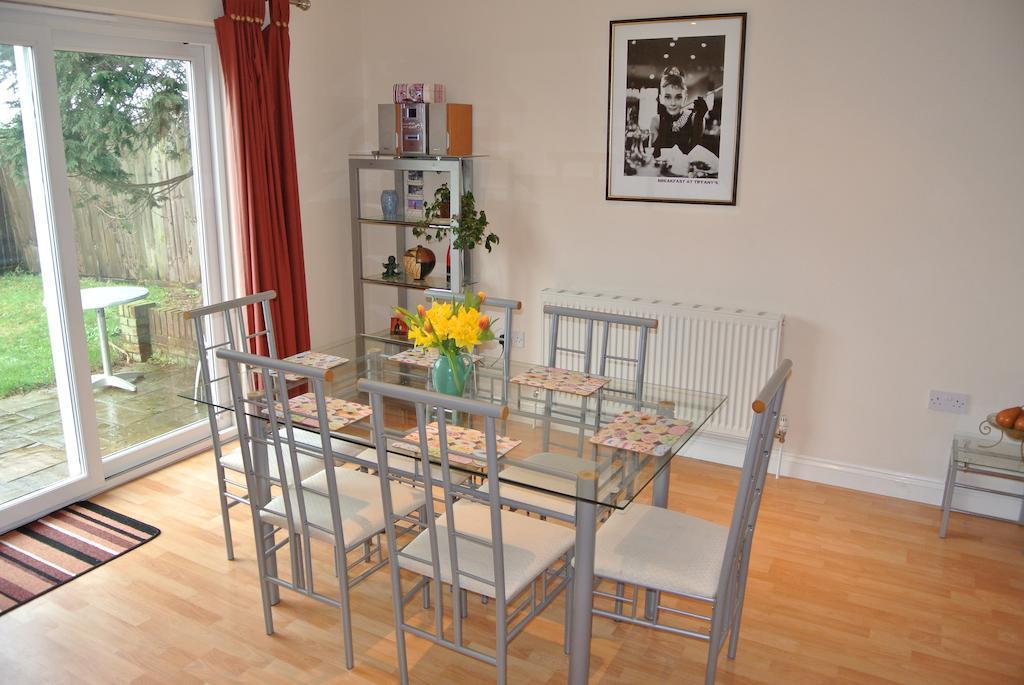 Bramley Cottage Sandown Room photo
