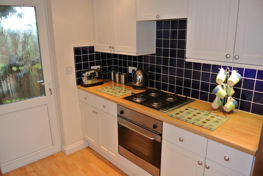 Bramley Cottage Sandown Room photo
