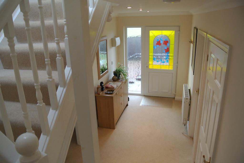 Bramley Cottage Sandown Room photo